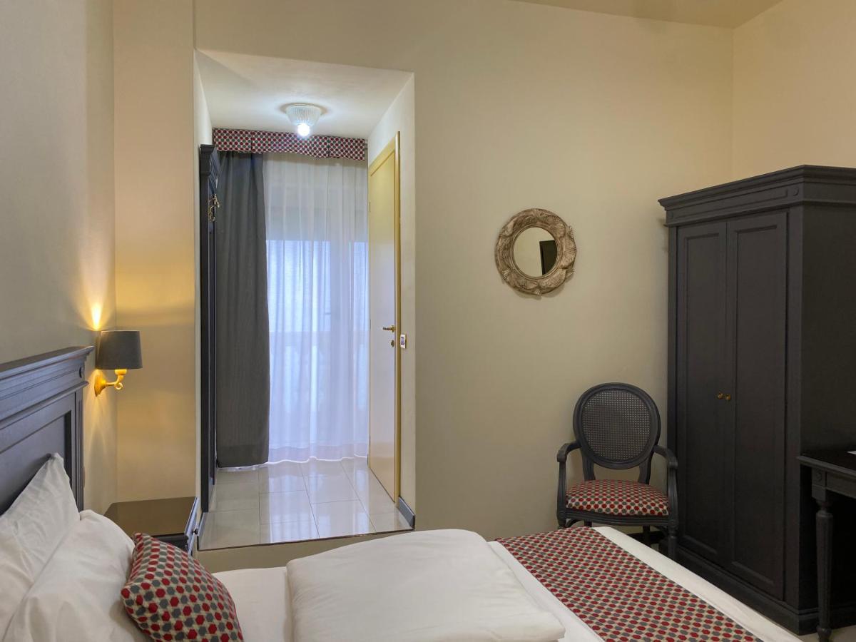 Hotel Estee Desenzano del Garda Buitenkant foto