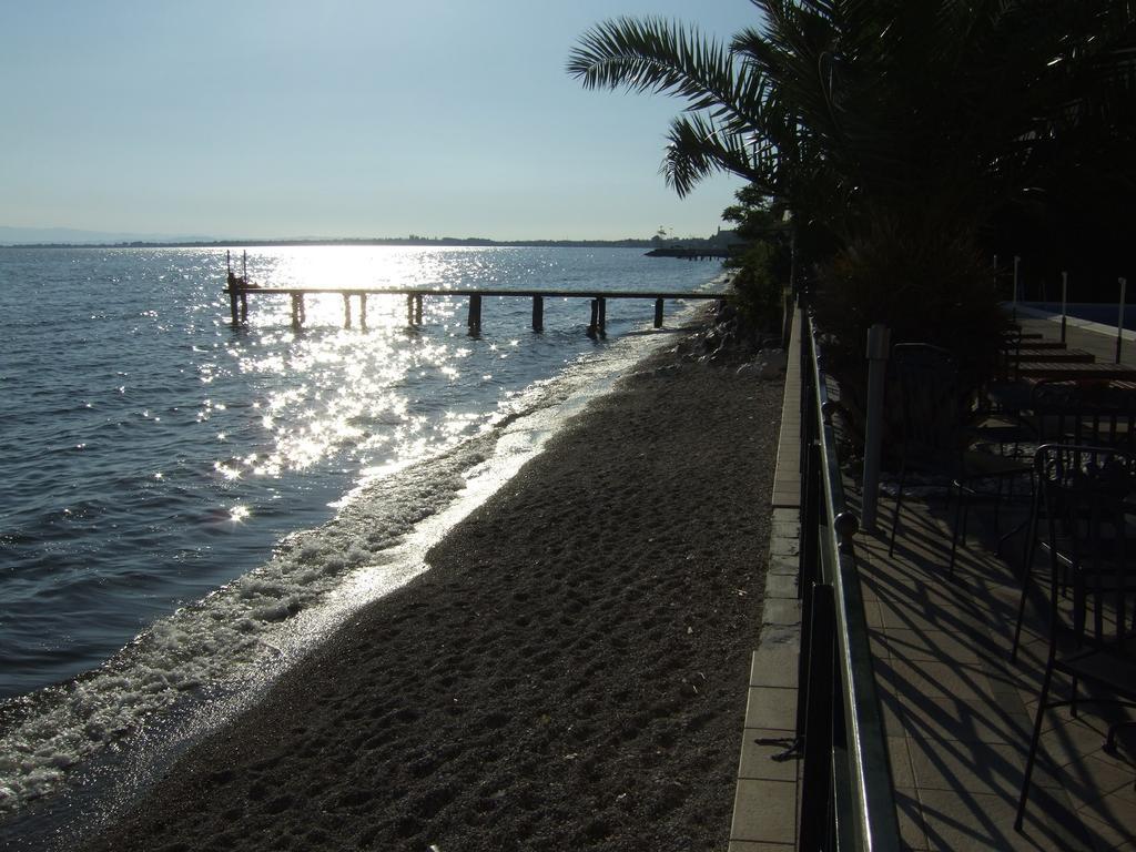 Hotel Estee Desenzano del Garda Buitenkant foto